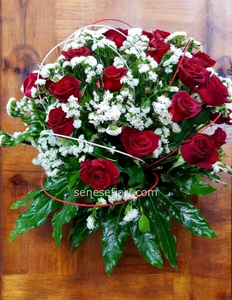 Composizione in Ciotola di Rose Rosse: Eleganza Pronta da Regalare a Napoli