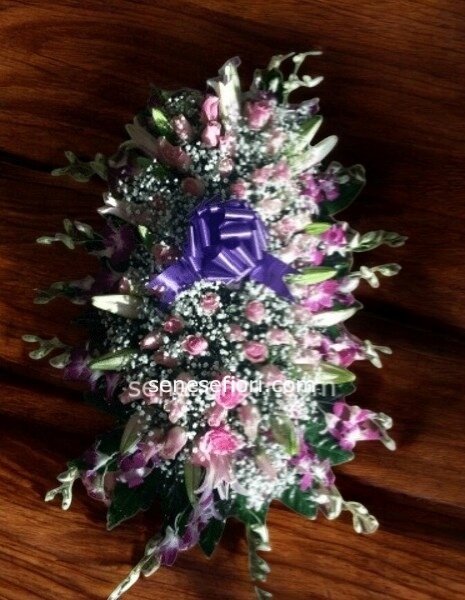 Cuscino Funebre "Clara": Rose Rosa e Orchidee Preziose