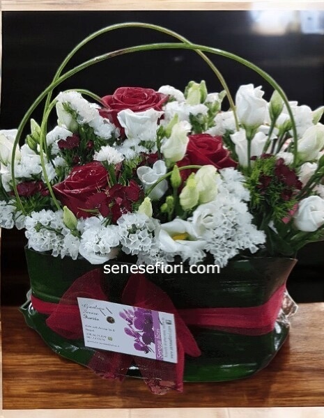 Sushi di Rose Rosse e Lisianthus: L&acute;Originalità a Domicilio a Napoli