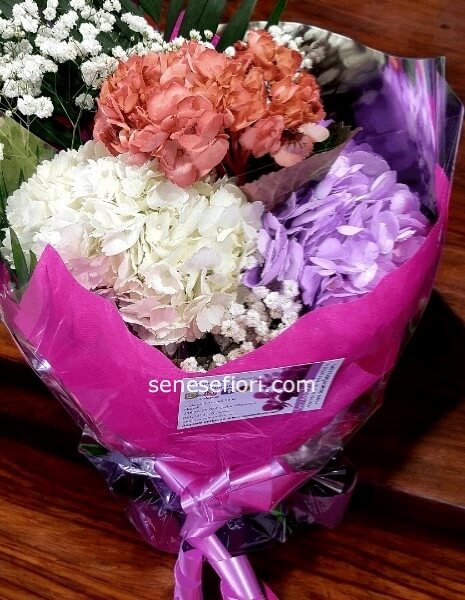 Bouquet di Ortensie: Eleganza e Abbondanza a Domicilio a Napoli