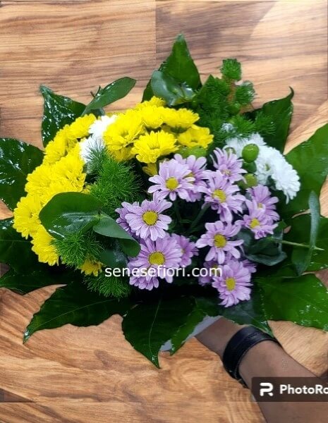 Bouquet di Santini: Colore e Freschezza Duratura a Napoli